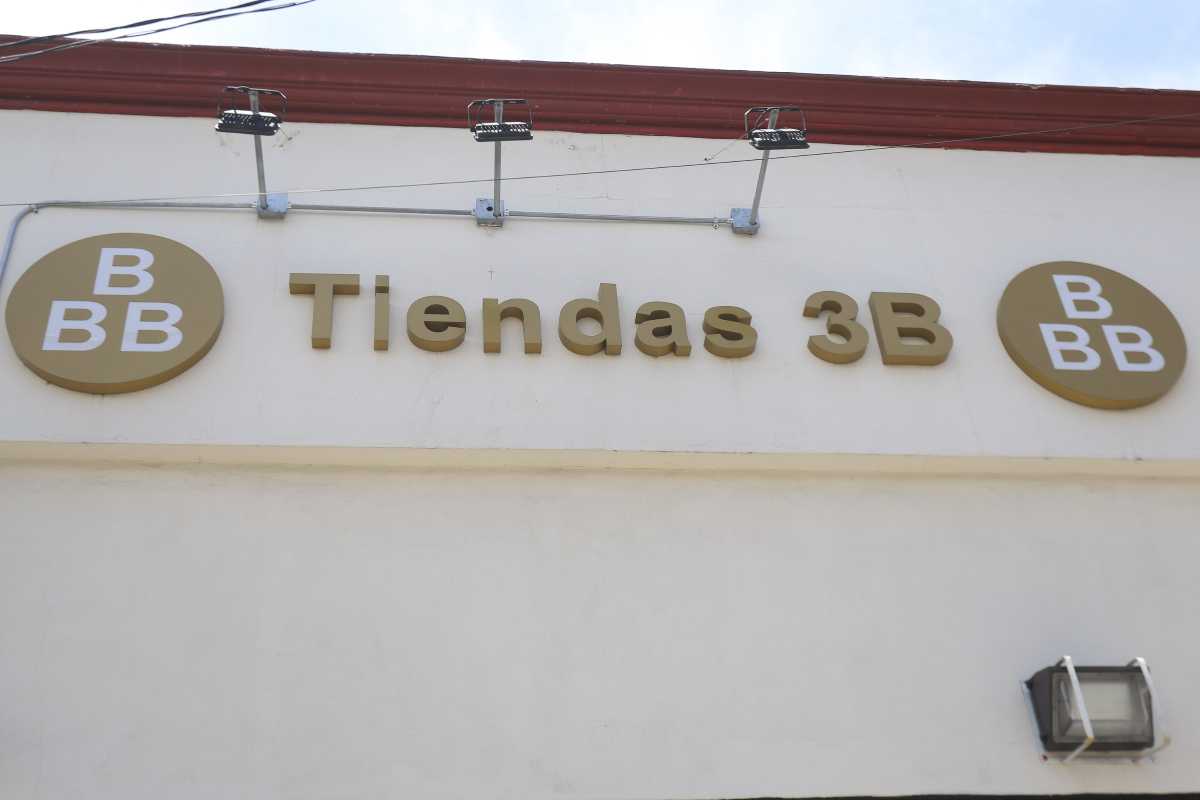 Asaltan tienda 3B en Puebla (3) PORTADA