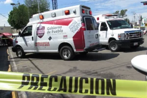 Hombre muere al interior de su automóvil en calles del Centro de San Andrés Cholula