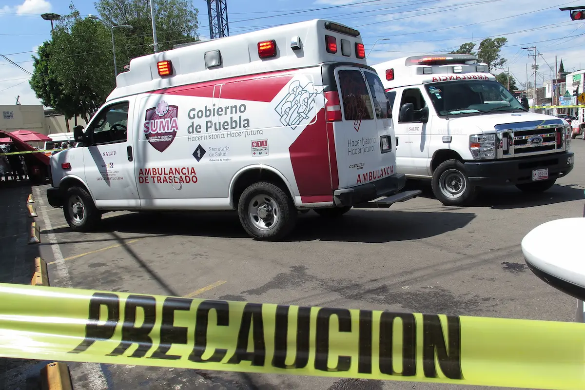 Hombre muere al interior de su automóvil en calles del Centro de San Andrés Cholula