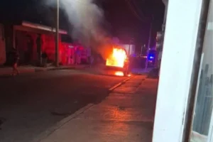 Pobladores incendiaron una patrulla en Chiautzingo por este motivo