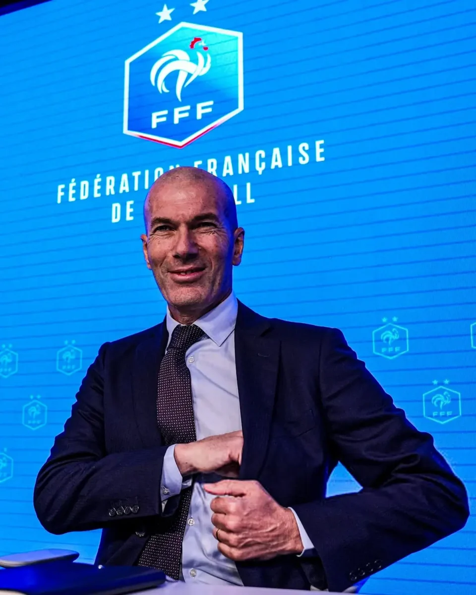 Zinedine Zidane es el nuevo entrenador de Francia
