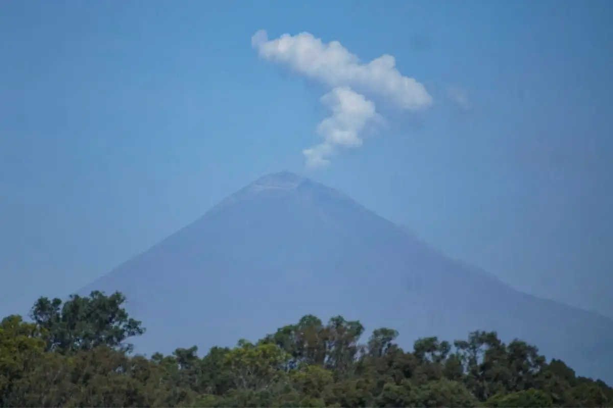 Van más de 120 exhalaciones del volcán Popocatépetl hoy