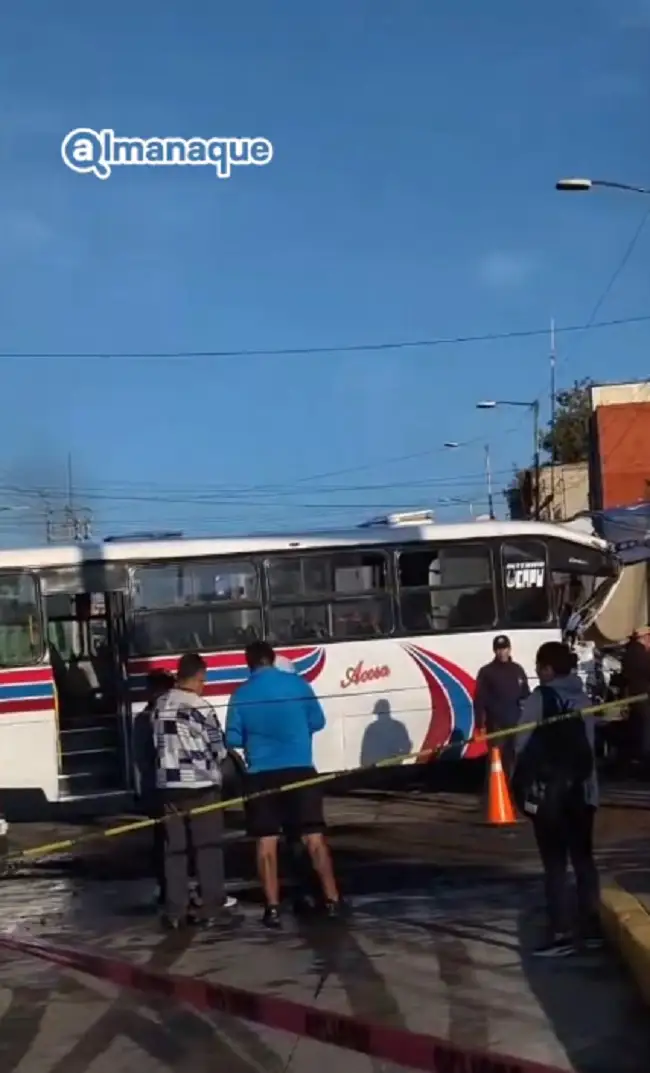 Choque en Amozoc entre tráiler y camión deja una fallecida