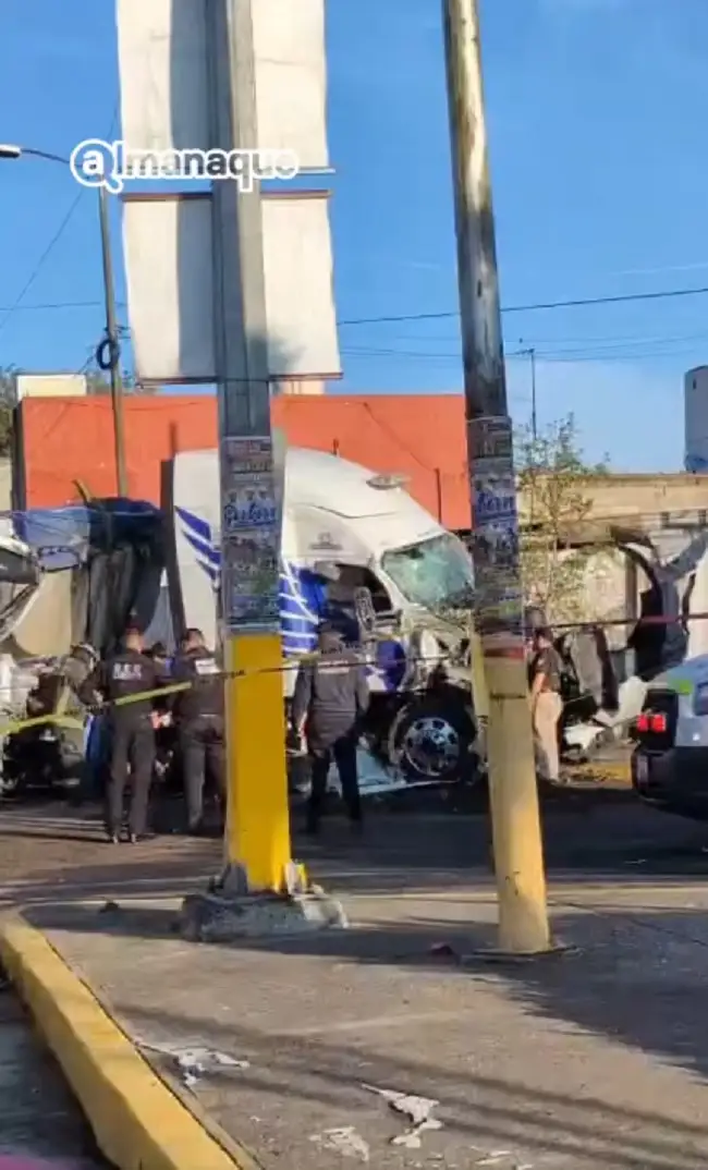 Choque en Amozoc entre tráiler y camión deja una fallecida