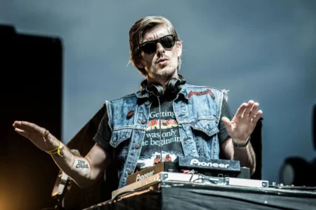 ¿Quién era Kavinsky, DJ conocido por Nightcall?