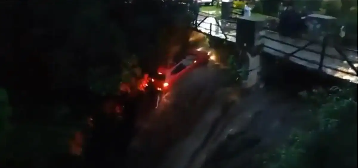 Río Tenexac arrastró un vehículo con pareja poblana adentro