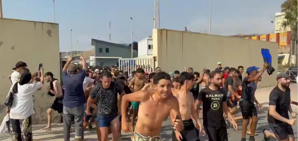 Migrantes en Ceuta llegan nadando desde Marruecos