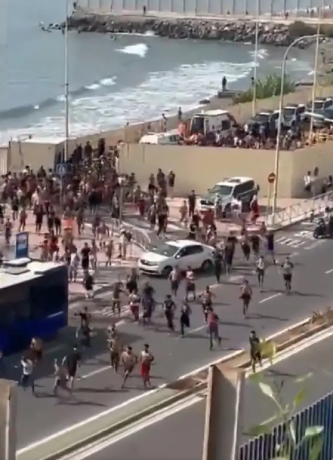 Migrantes en Ceuta llegan nadando desde Marruecos