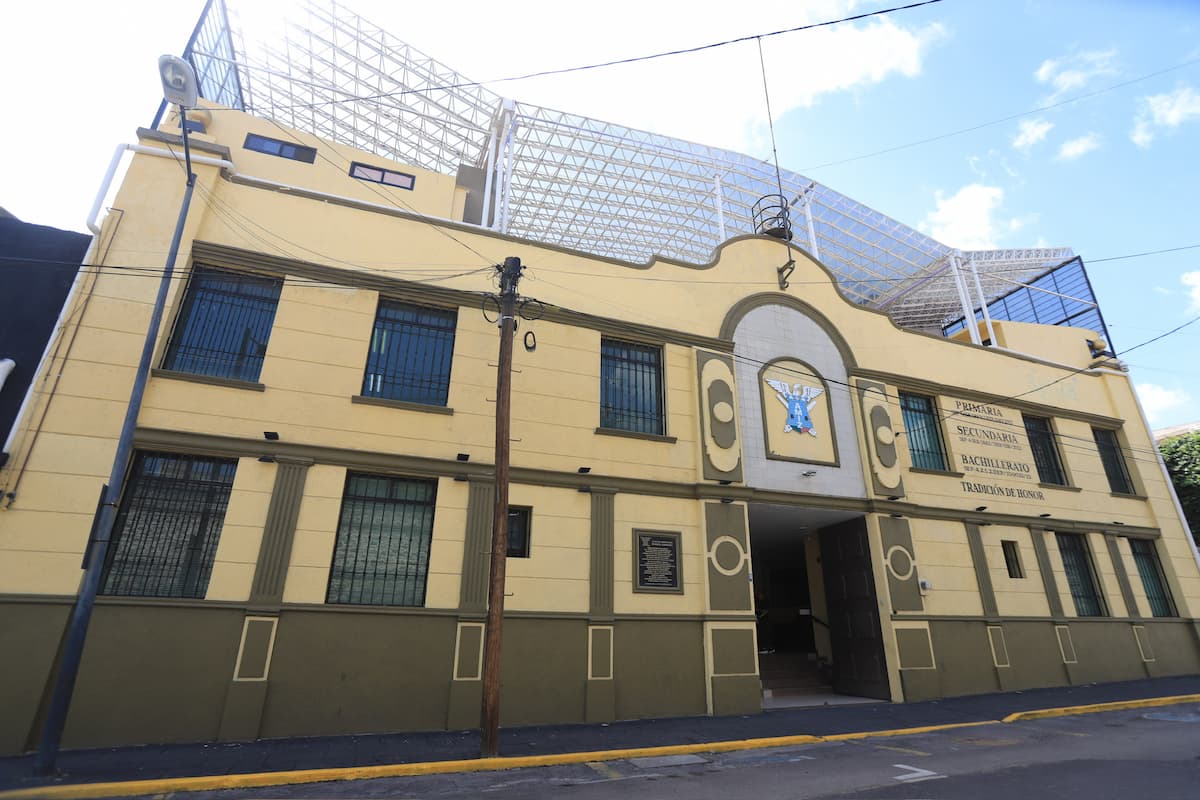 Sheinbaum respalda cierre de escuelas militarizadas