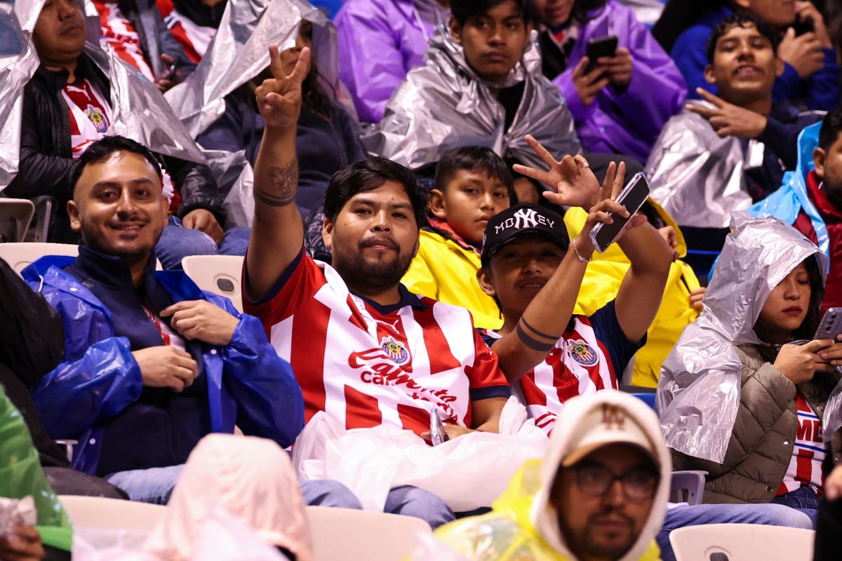 Afición de Chivas prepara serenata rojiblanca en Puebla previo al duelo contra La Franja