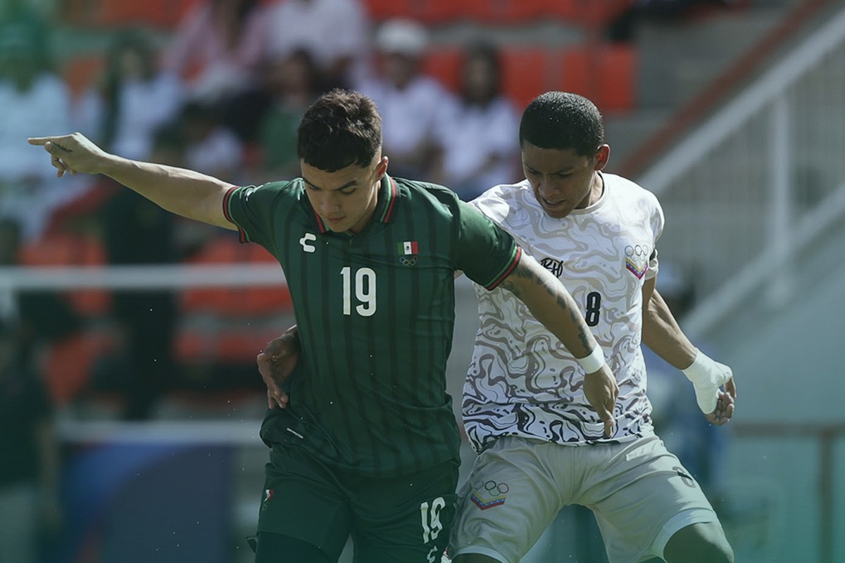 México sufre, pero debuta con triunfo: Moxica sentencia a Venezuela al 87' 4 México vs Venezuela PORTADA