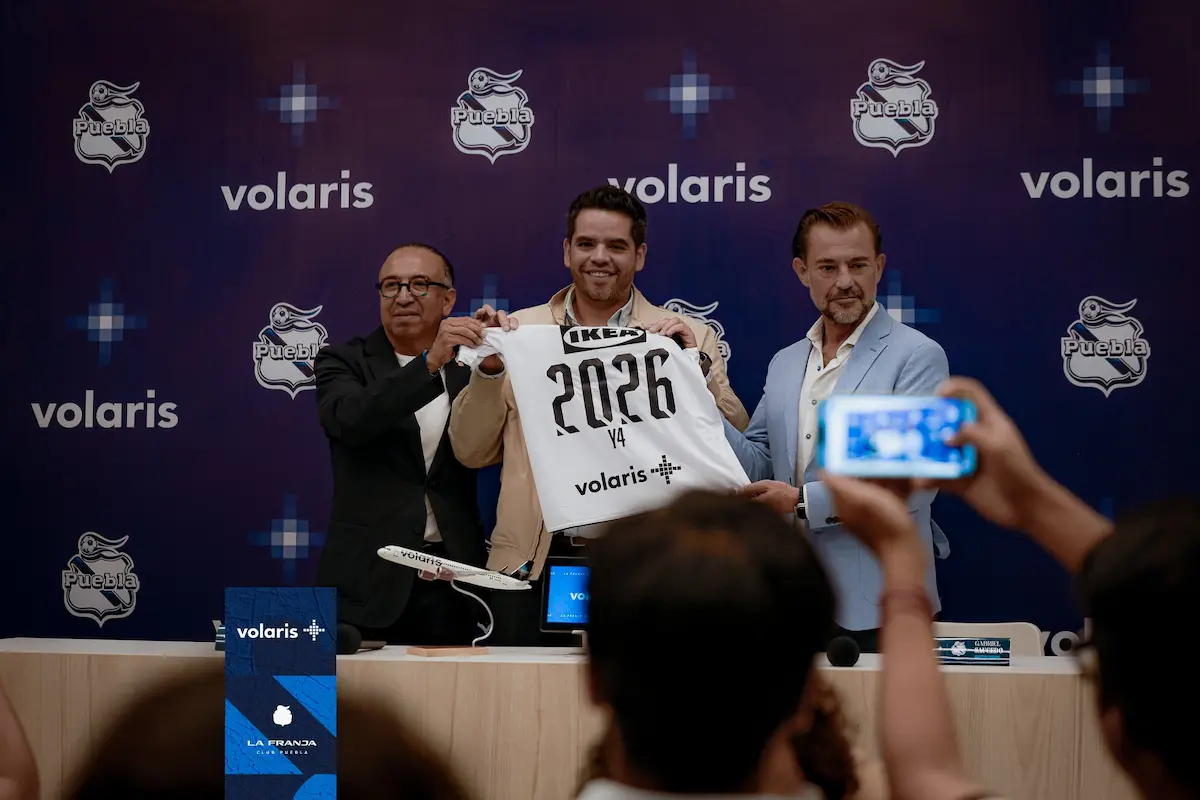 Club Puebla y Volaris firman alianza