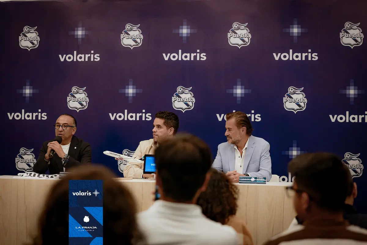 Club Puebla y Volaris firman alianza