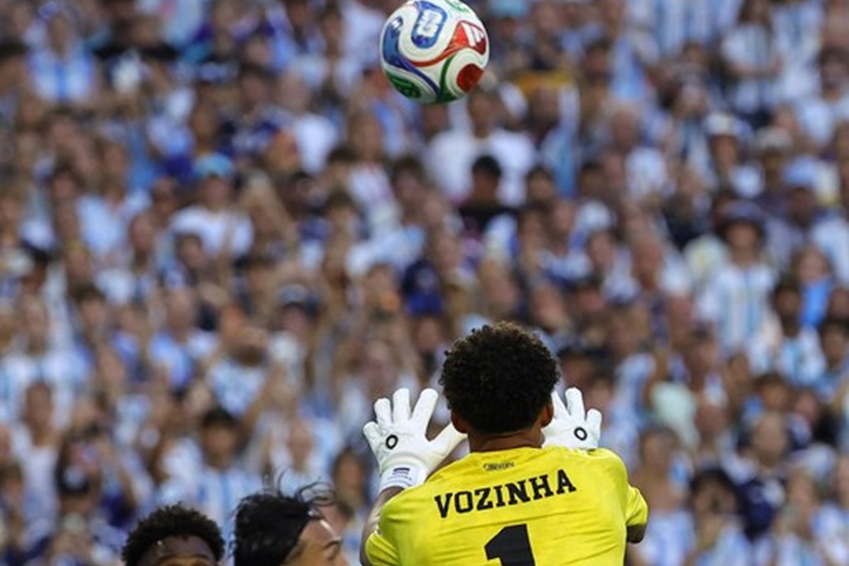 Vozinha atrapa un balón durante el partido de Cabo Verde ante Argentina en el Mundial 2026 | Foto: Cortesía