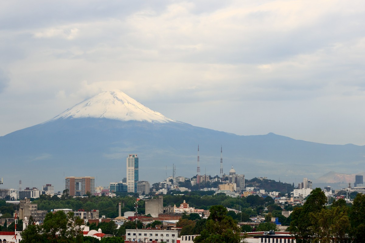 Vista del volcán Popocatépetl y el cielo despejado sobre Puebla | Foto: Agencia Enfoque