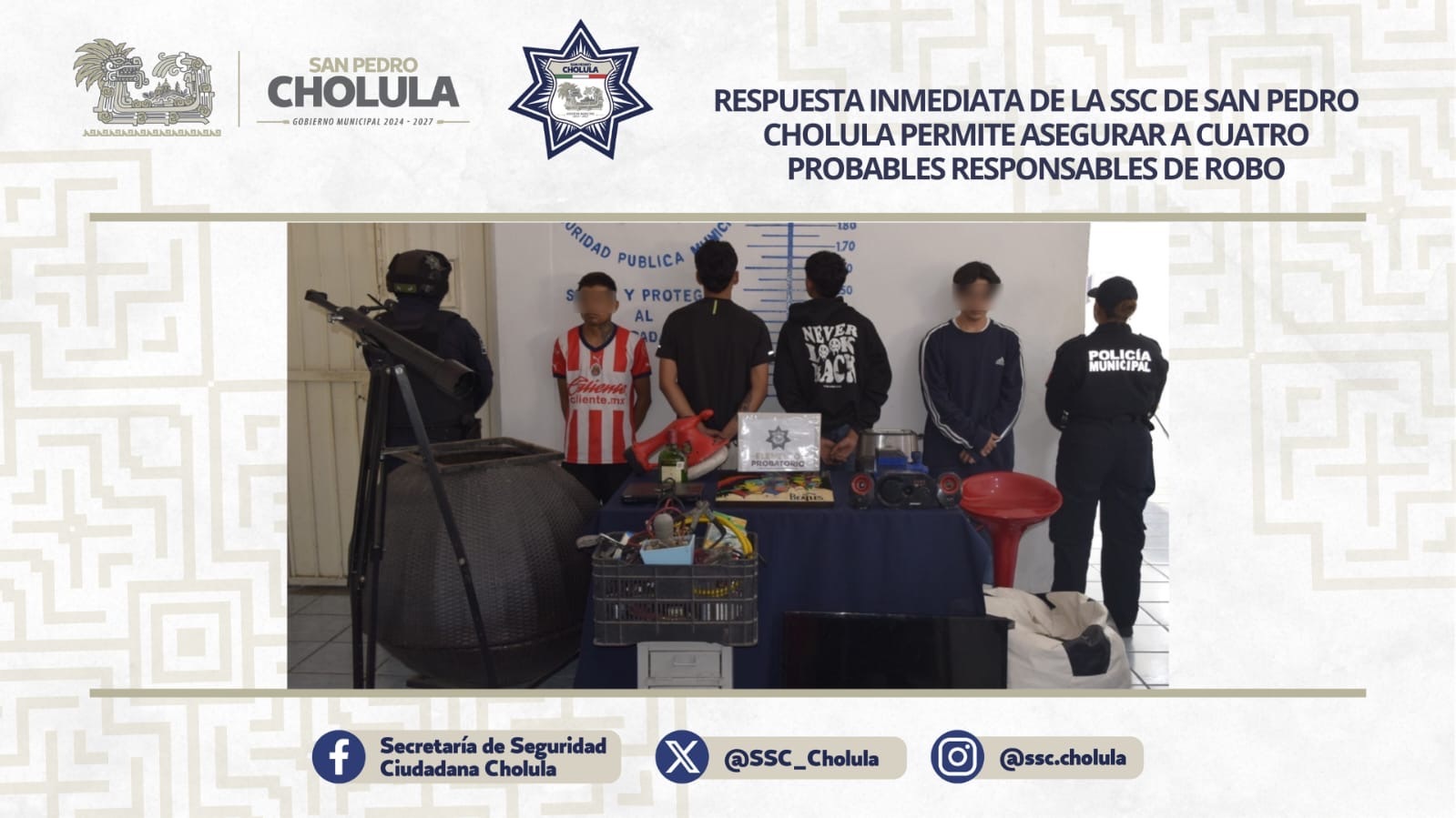 Respuesta inmediata de la SSC de San Pedro Cholula permite asegurar a cuatro probables responsables de robo 3 Elementos de la SSC de San Pedro Cholula durante la detención de los probables responsables de robo | Foto: Cortesía