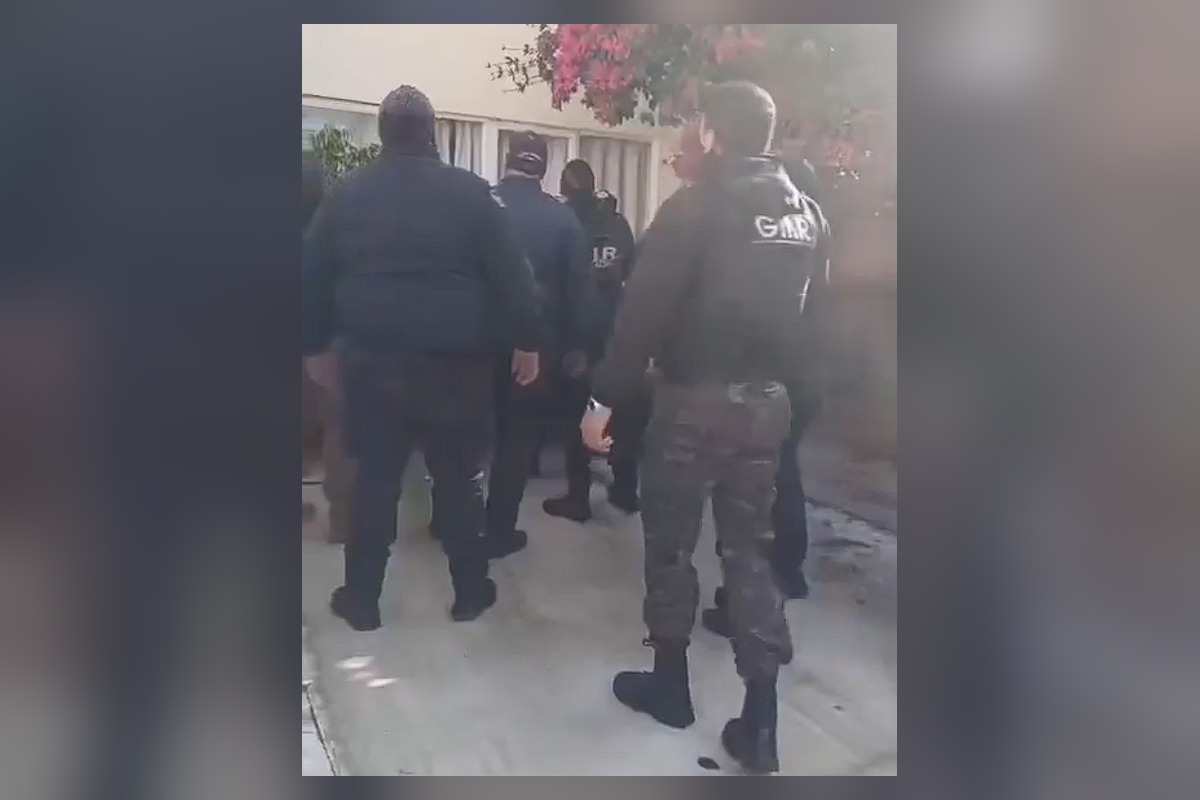 Mujer cae desde un segundo piso en Metepec; policías y paramédicos amortiguan el impacto 2 Se avienta en Metepec