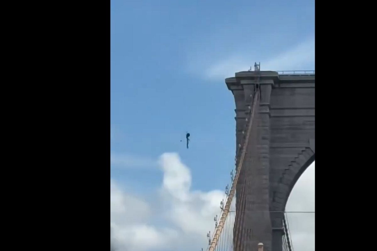 Galymzhan Abaildayev enfrenta cargos tras saltar desnudo del puente de Brooklyn y sobrevivir 3 Galymzhan Abaildayev PORTADA