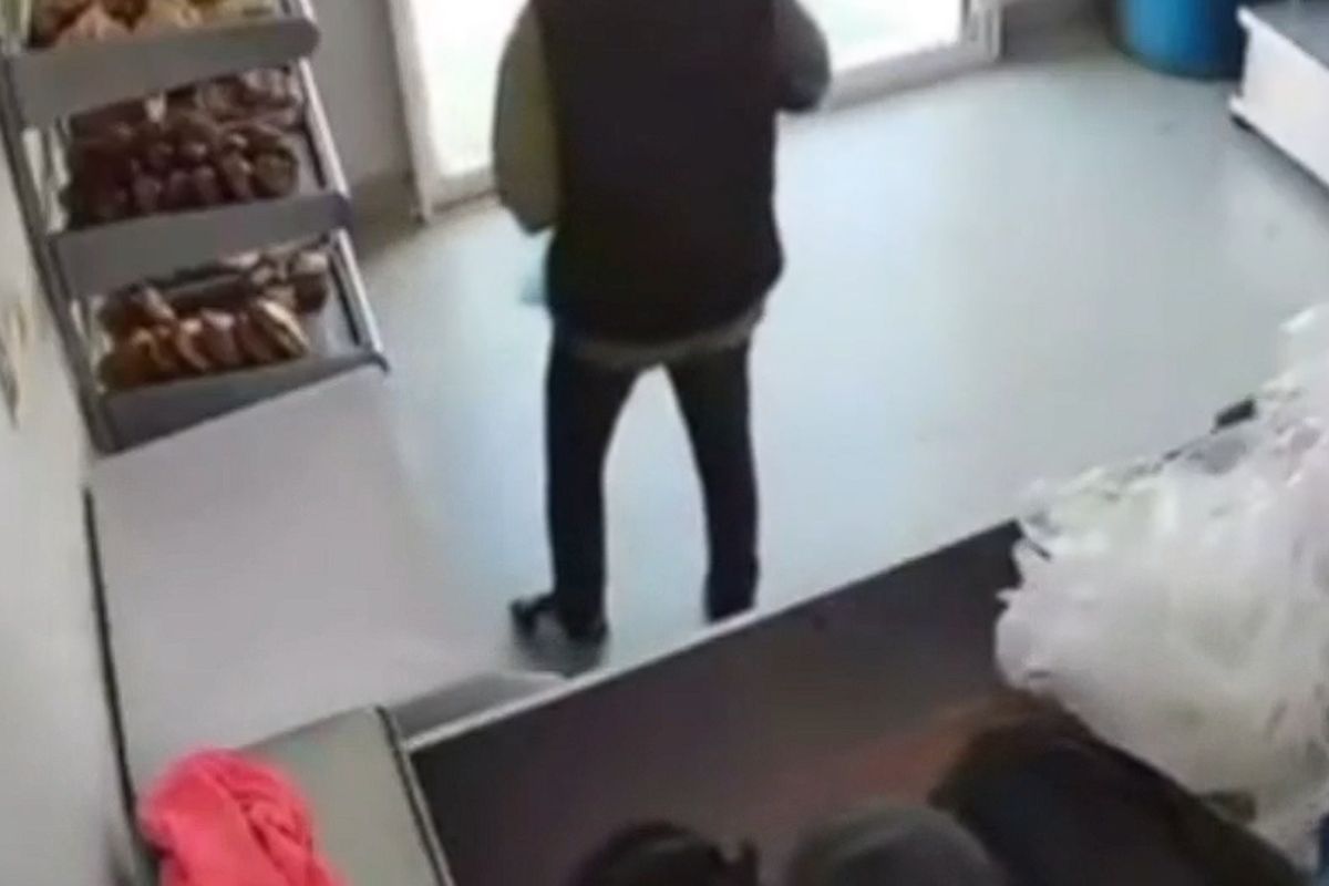 Dos sujetos ingresan a panadería para exigir cobro de piso en Bosques de Santa Anita | Foto: Cortesía