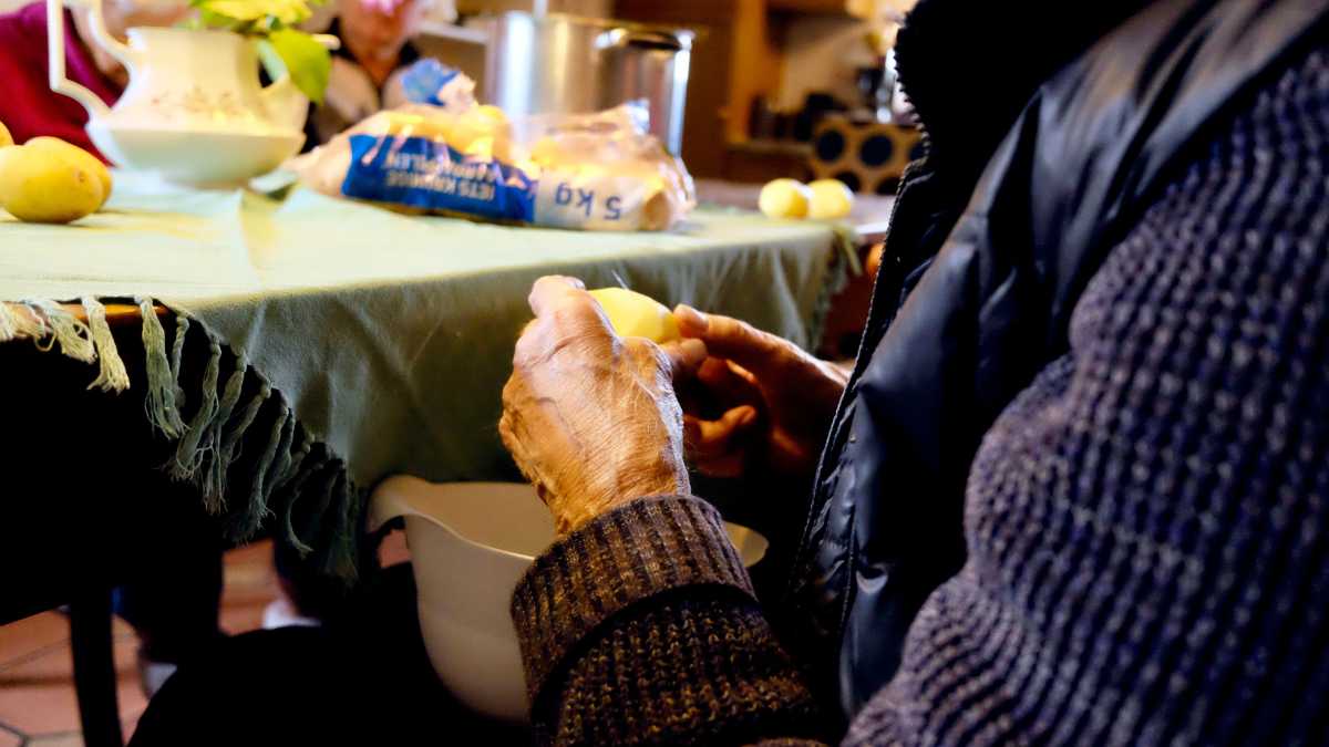 La molécula 2-nonenal explica por qué los adultos mayores huelen a baúl | Foto: Pexels