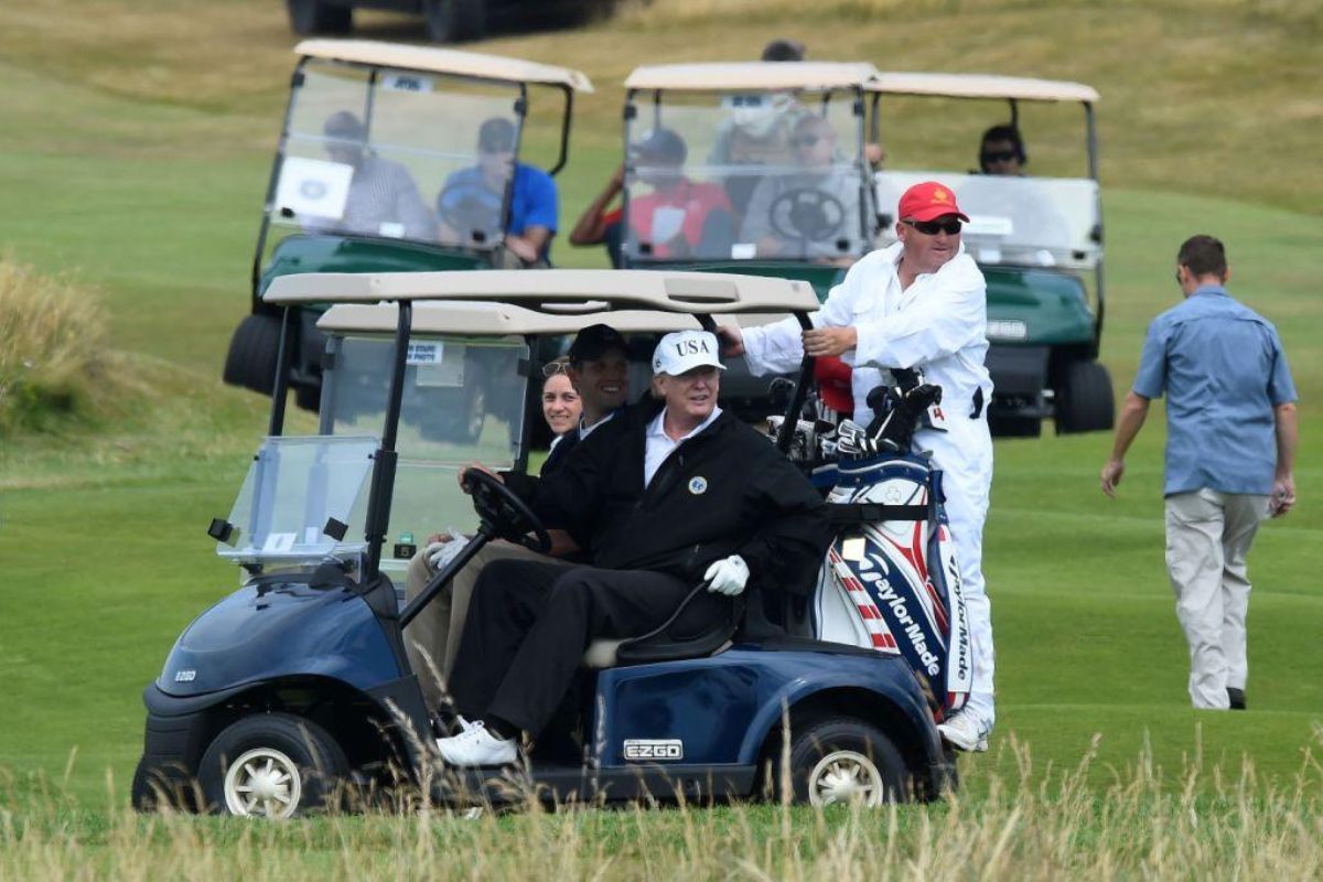 Detienen a hombre armado en campo de golf de Trump