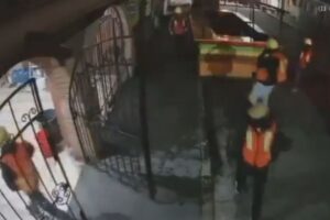 (VIDEO) Cerraron una calle en Puebla para asaltar restaurante