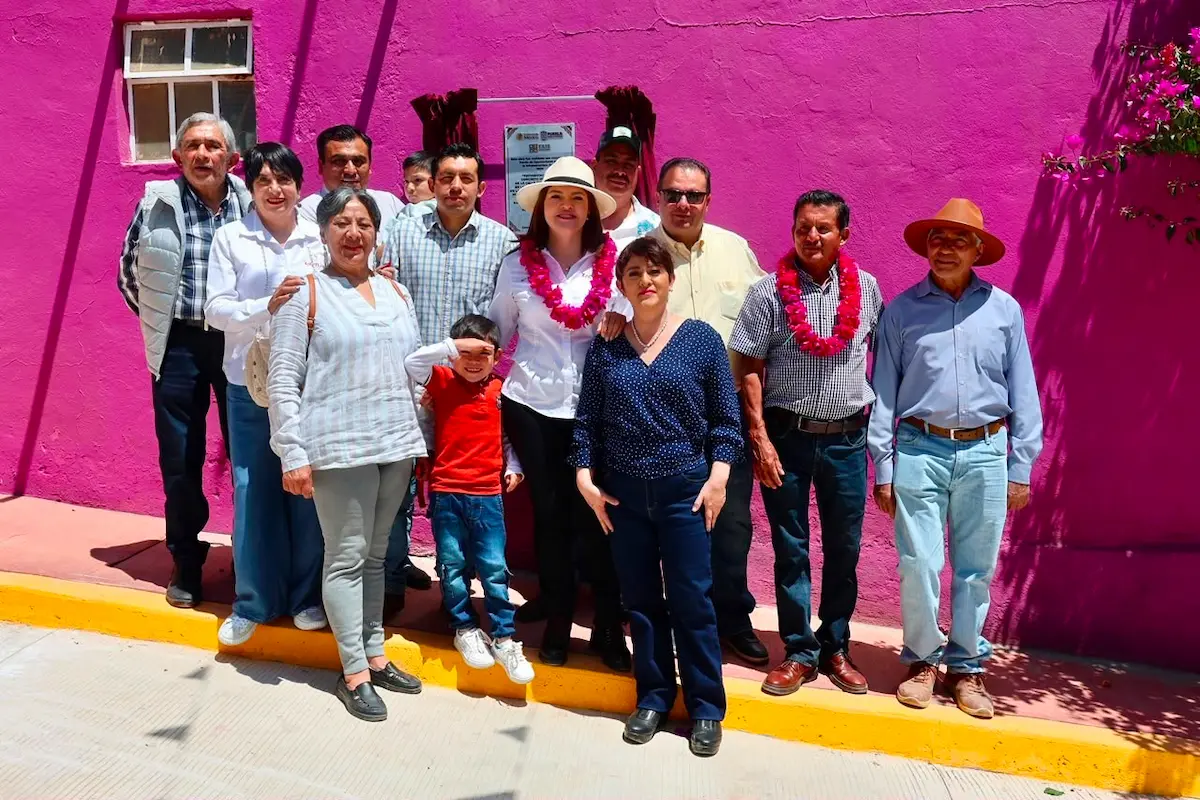 Bety Sánchez entrega calle en Eloxochitlán