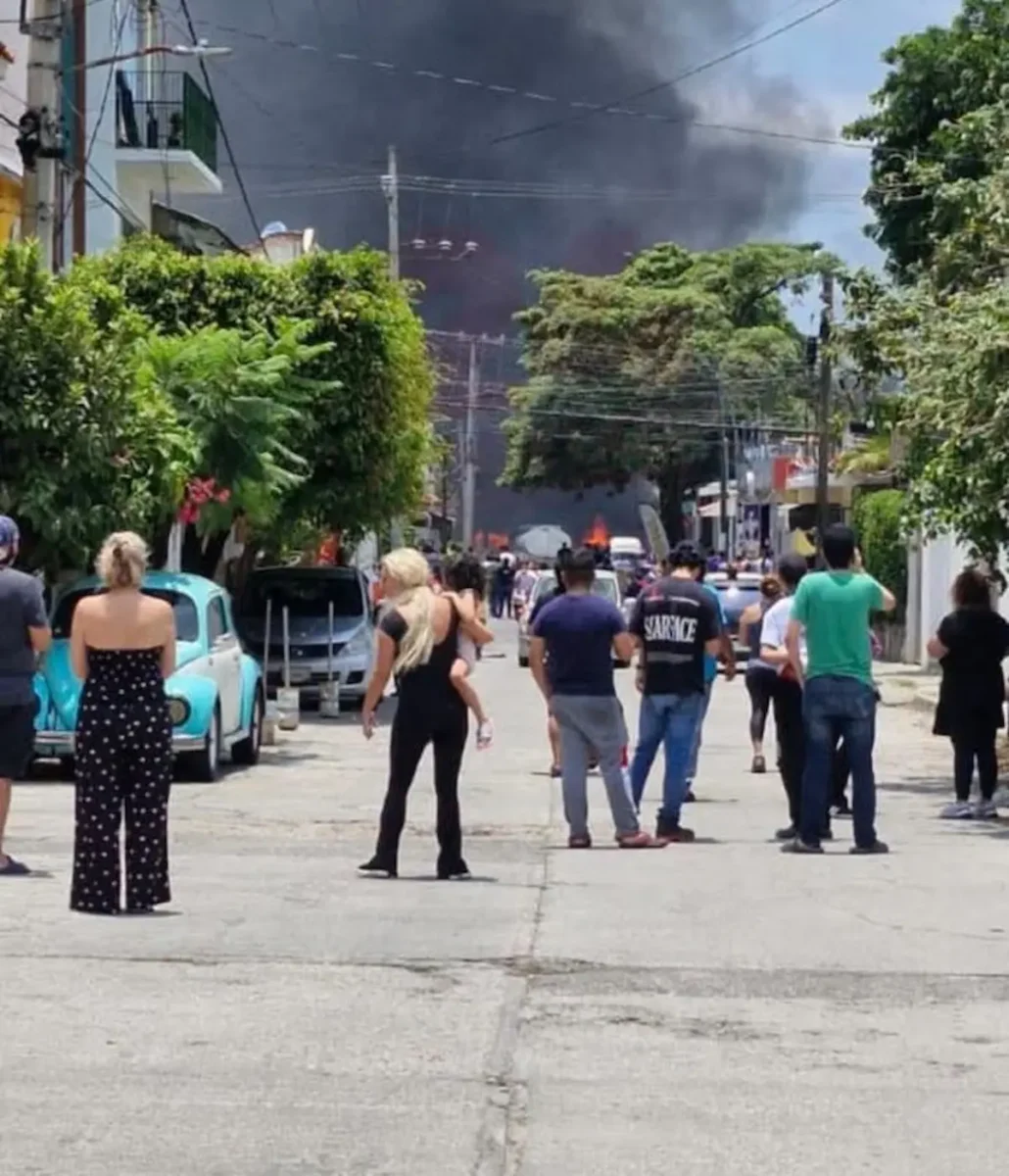 El momento de la explosión de una pipa de gas en Cuernavaca que dejo 20 heridos