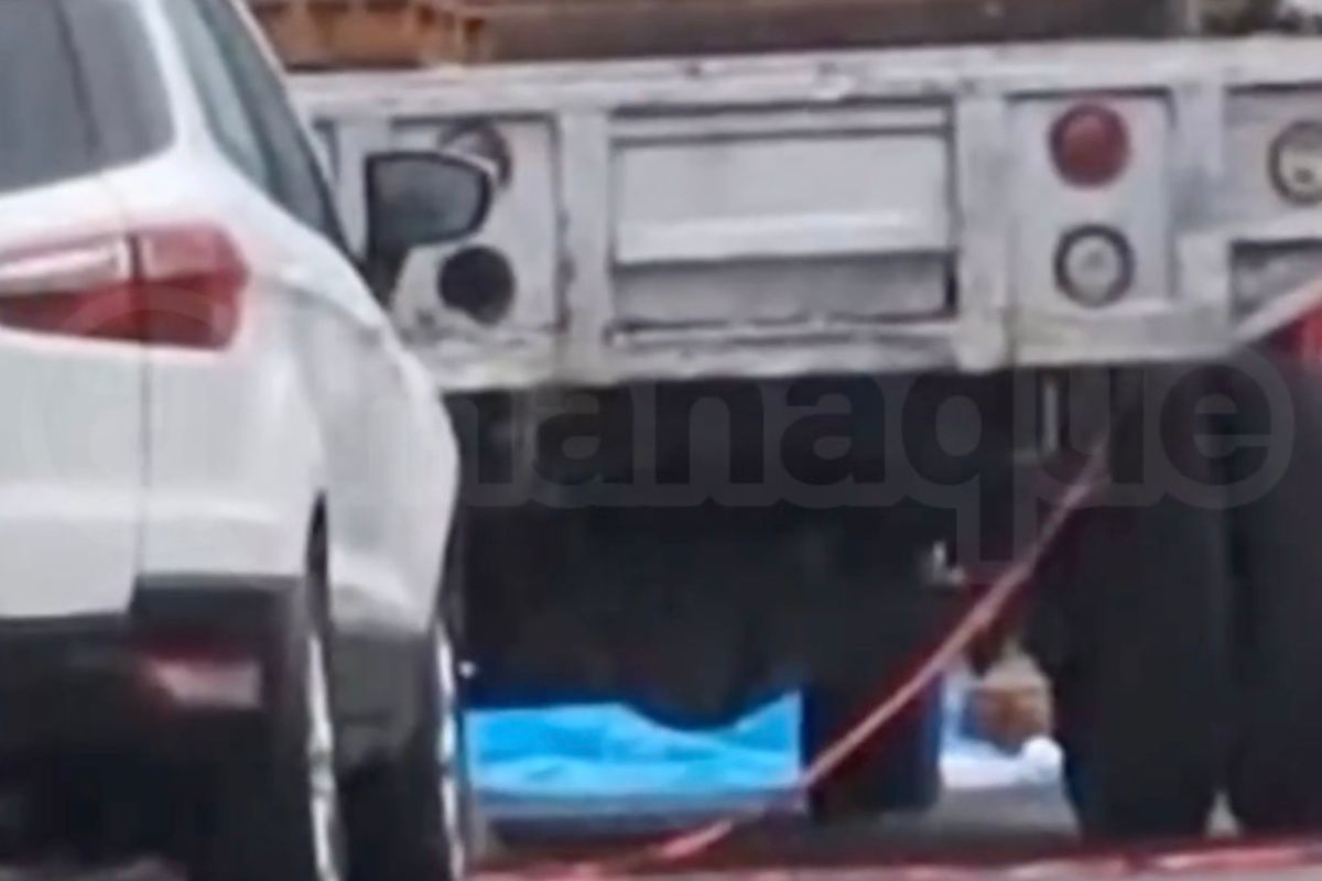 Muere trabajador en la 23 Poniente durante maniobras de descarga de un camión de paquetería