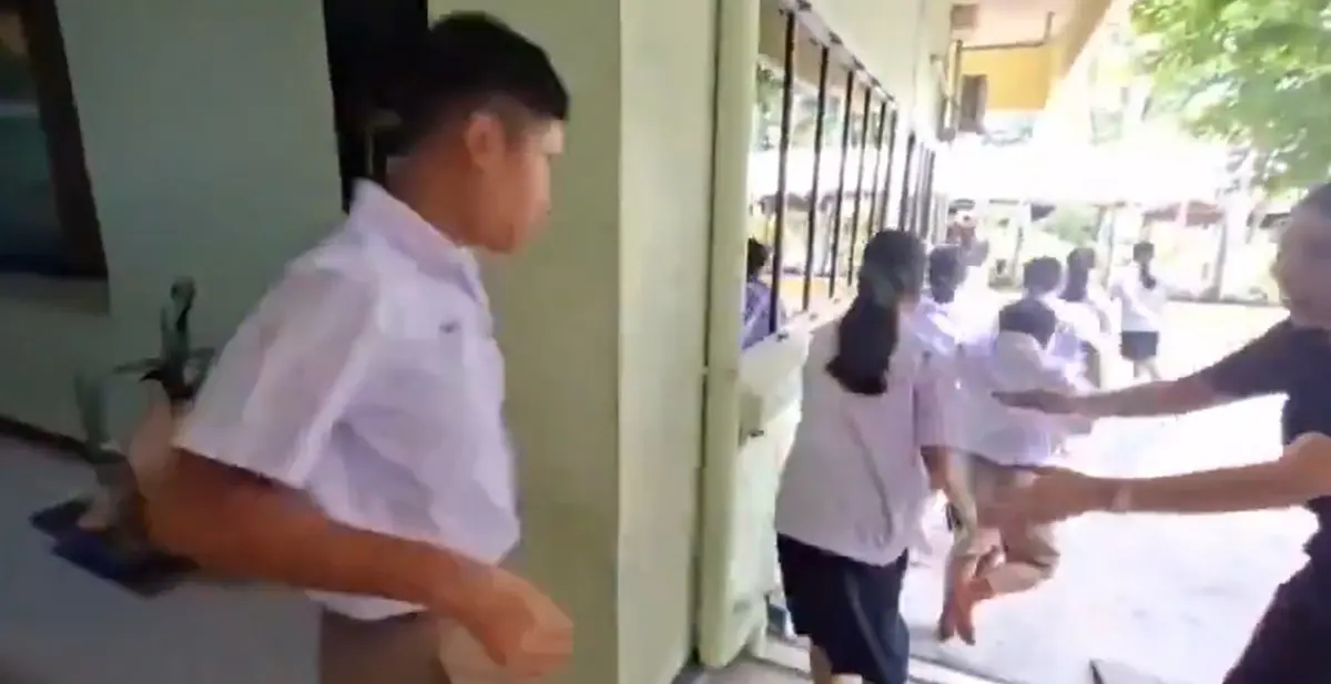 Tiroteo en Tailandia: adolescente mata a sus abuelos y luego a cinco maestros 4 Tiroteo en Tailandia deja al menos 7 muertos y varios heridos
