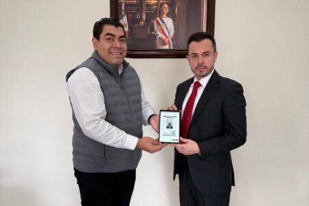 García Parra ya es militante de Morena