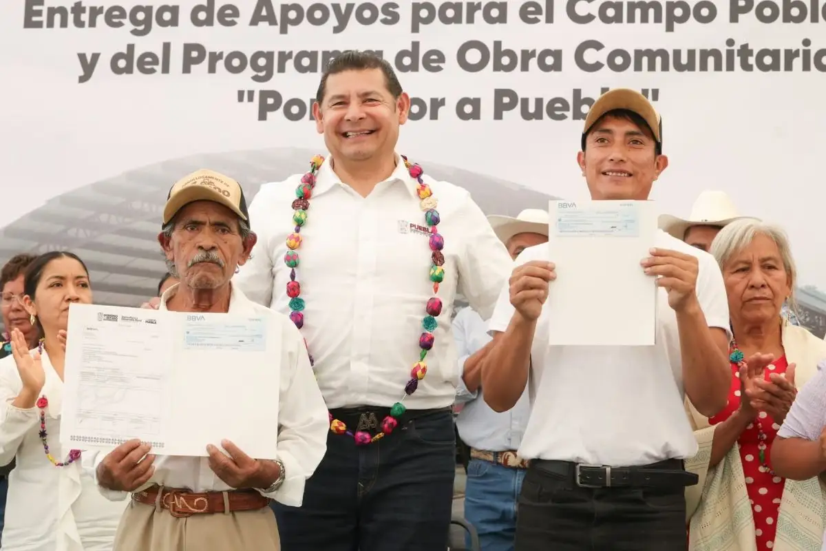 Infraestructura carretera y obra comunitaria construyen bienestar en Huatlatlauca: Armenta Mier
