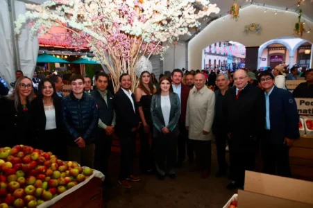 Con mariachi, pabellones renovados y mucho sabor a fiesta, inauguran la 84 Gran Feria de pabellones Manzana en Zacatlán