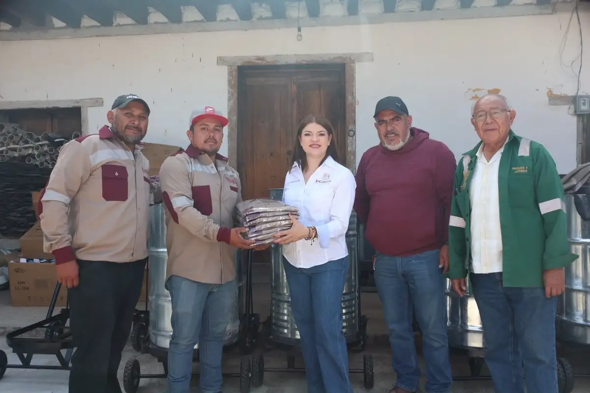Bety Sánchez entrega uniformes a personal de Servicios Públicos para dignificar su trabajo