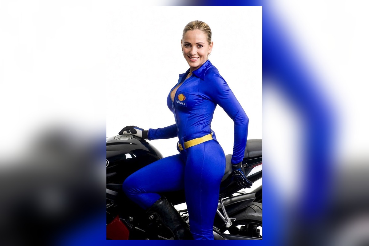 Diana La Cazadora durante su trabajo como reportera vial en Televisa Monterrey | Foto: Cortesía