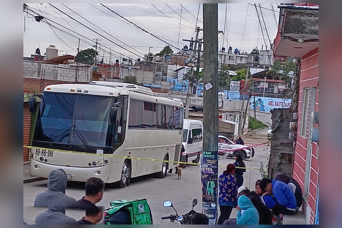 Autoridades acordonan la zona tras hombre asesinado en San Pablo Xochimehuacan | Foto: Cortesía