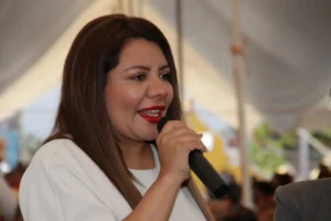 Regidores de Acatlán insisten en la revocación de mandato; aceptarán concejo municipal si el pueblo lo pide 4 Los regidores de Acatlán insisten en la revocación de mandato de la alcaldesa Guadalupe Lucero Bárcenas y aseguran que no está a negociación su permanencia.