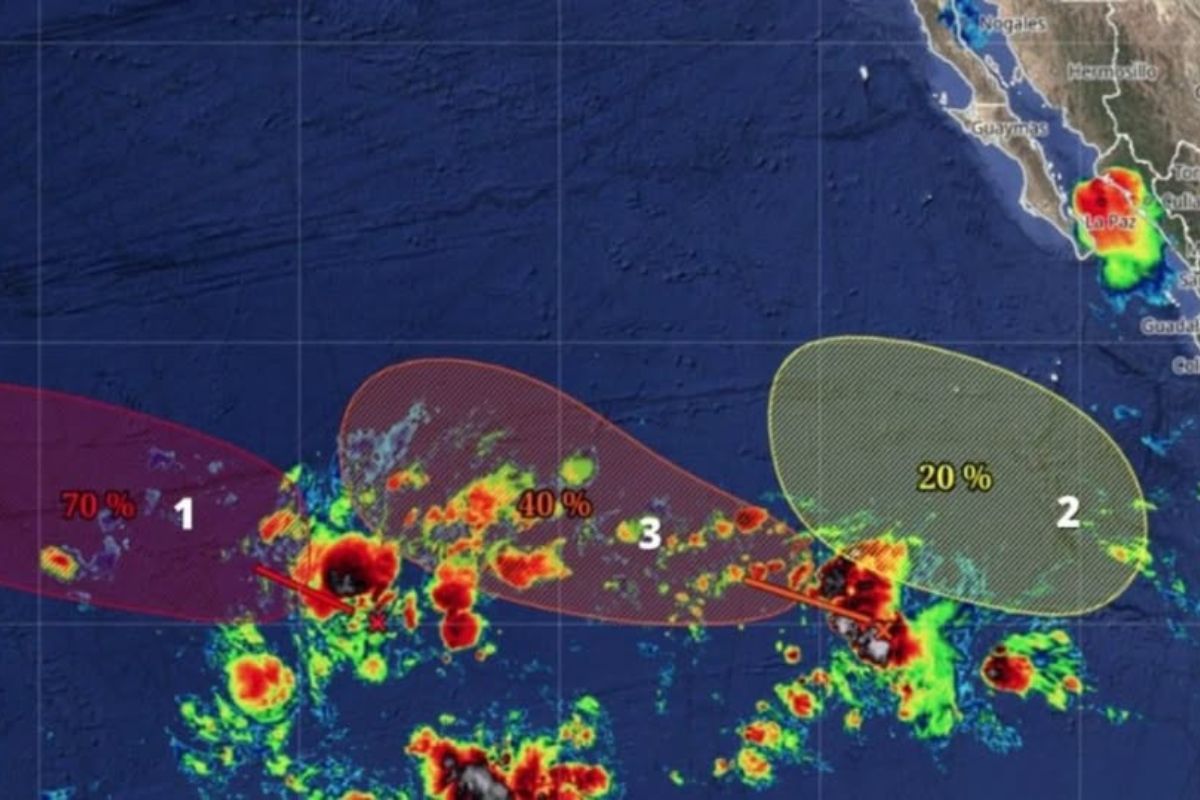 Alertan por posible formación de un triple huracán en el Pacífico