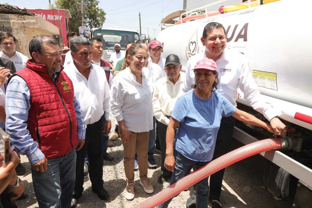 Gobierno estatal garantiza el agua con Pipas del Bienestar en Puebla | Foto: Cortesía