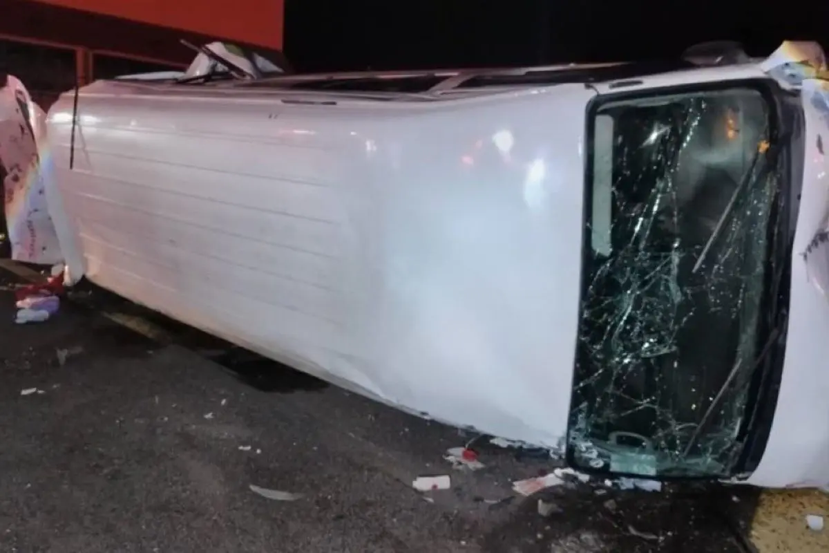 Choque entre camión y van con familia en la México-Puebla deja más de 20 heridos 6 Choque en la autopista México-Puebla deja 20 heridos