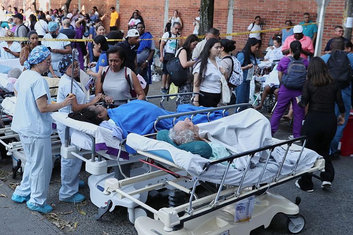 Alcalde de Cali reporta al menos 20 estructuras colapsadas; van 71 muertos por sismo en Colombia 4 Iglesia damnificada tras el sismo en Colombia | Foto: EFE / RTVE