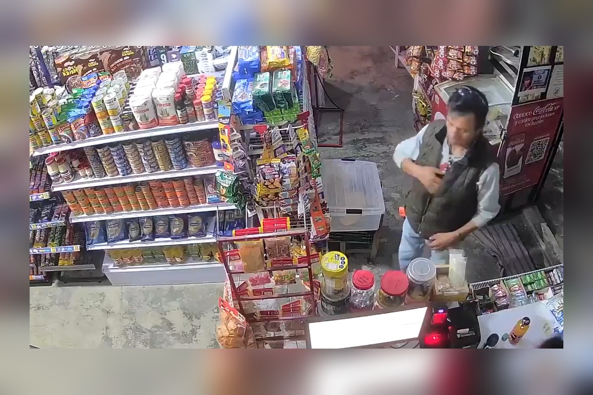 Asaltaron tienda en Tehuacán: sujeto entró como cliente y sacó un arma en Santa Cruz Acapa 3 El sujeto se hizo pasar por cliente antes de sacar un arma en la tienda de Santa Cruz Acapa | Foto: Cortesía