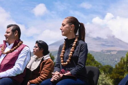 Tonantzin Fernández cierra filas con Claudia Sheinbaum durante la Jornada de Reforestación en el Izta-Popo | Foto: Cortesía