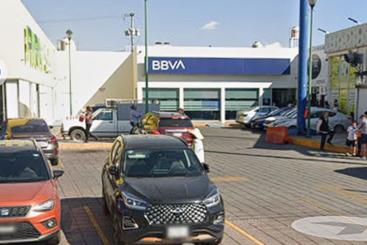 Asaltan a cuentahabiente en BBVA Mayorazgo sobre la 11 Sur 6 Asaltan a cuentahabiente en BBVA Mayorazgo | Foto: Google