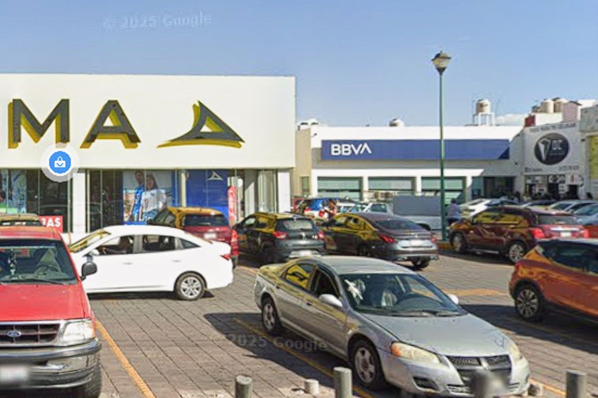Movilización policial en el BBVA de Mayorazgo | Foto: Google