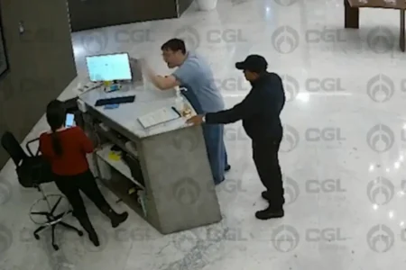 Capturan a hombre que golpeó a recepcionista de hotel