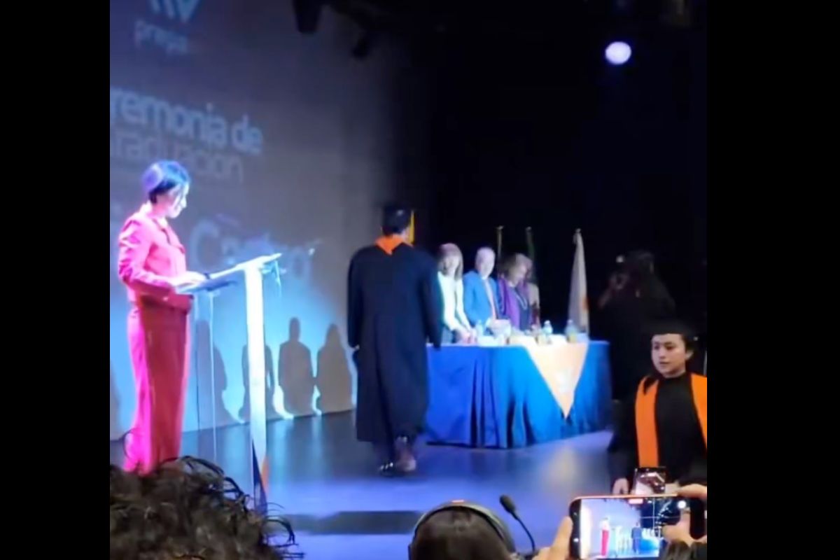 Cristian Castro se gradúa de la preparatoria a los 51 años y prepara su ingreso a la UNAM | Foto: Cortesía