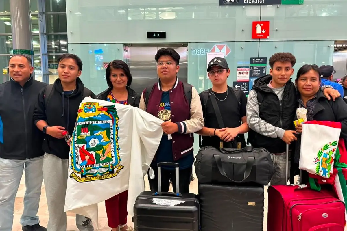 Poblanos de intercambio en Colombia regresan a México