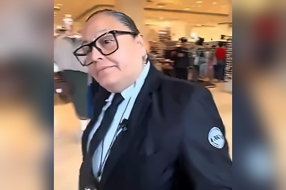 Guardia de seguridad en Liverpool Perisur | Foto: Cortesía