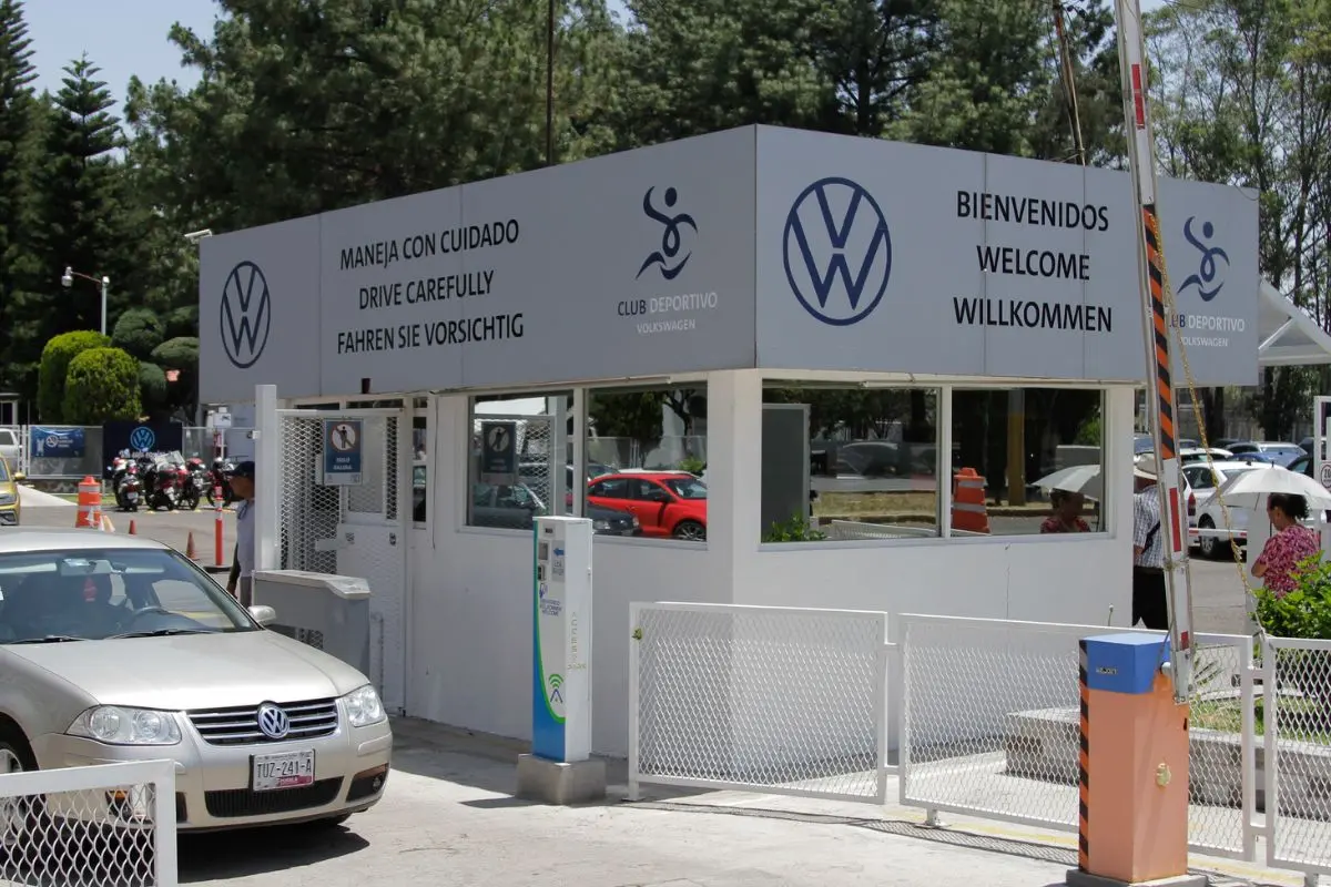 Detienen a exdirigente sindical de Volkswagen y a extesorero